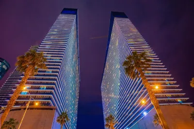 Sea View Apartment, 1st Line 酒店