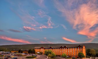 Rocky Gap Casino & Resort - Housity