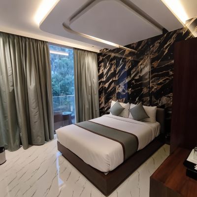 Superior Room with Balcony SILVER CLOUD Promo Code
