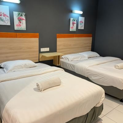 Bilik Bertiga Standard Kupon Fresh Hotel Falim