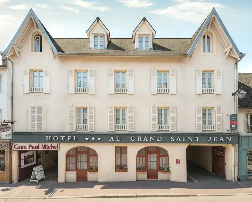 Au Petit Saint Jean Hotels in Beaune