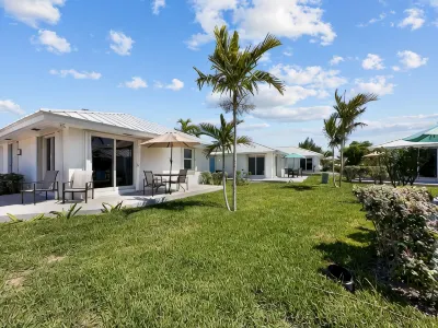 Golf Cart Included, Inagua Villa, Treasure Cay, Bahamas, 100 yards from beach โรงแรมใน