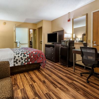 King Room - Smoking Econo Lodge Hillsboro I-35 Promo Code