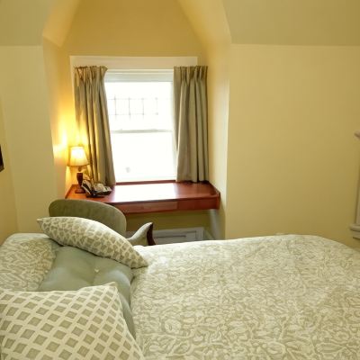 Standard Double Room, Ensuite (Queen Elizabeth) Clocktower Inn Promo Code