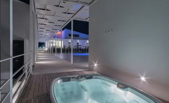 Southeast Hotel - Housity