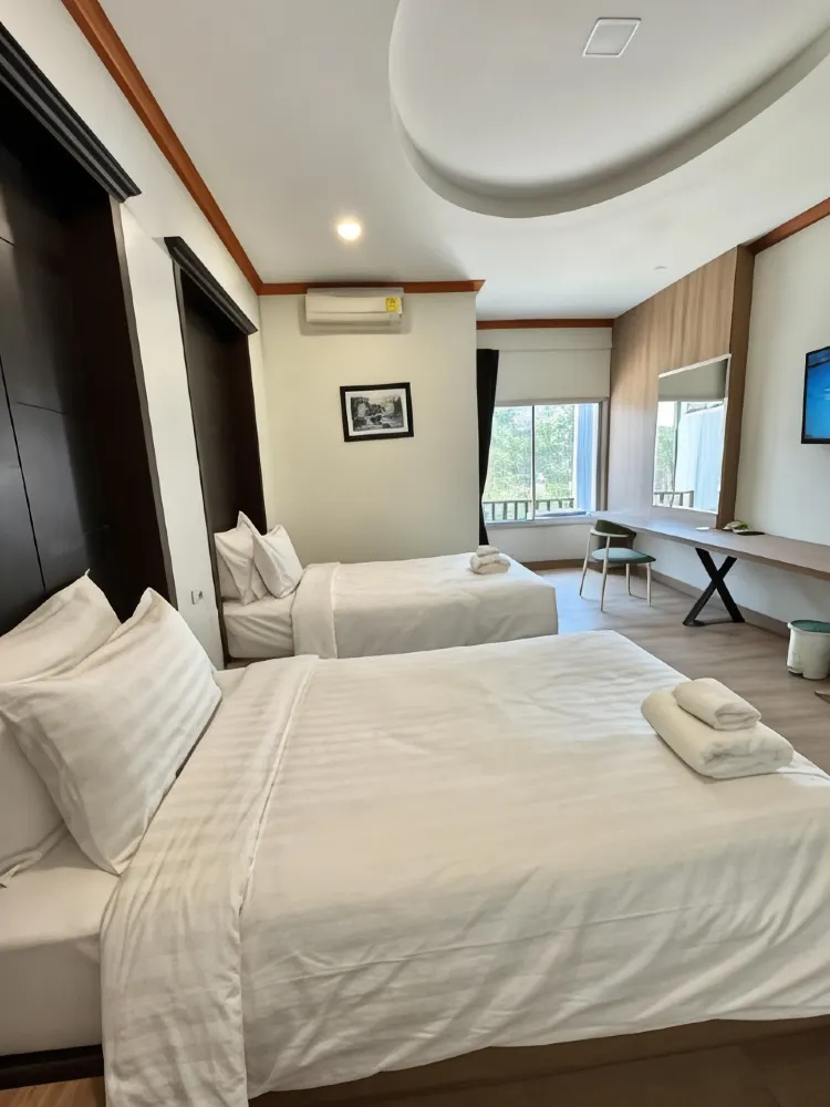 ห้องดีลักซ์เตียงใหญ่หรือเตียงแฝด