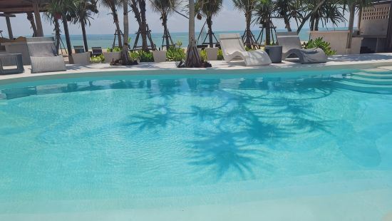 Sunrio Beach Hotel Sichon