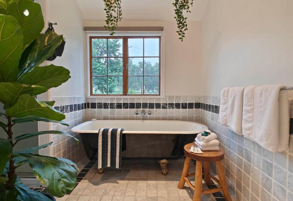 WinterGreen Manor at MalenyQueen Chalet