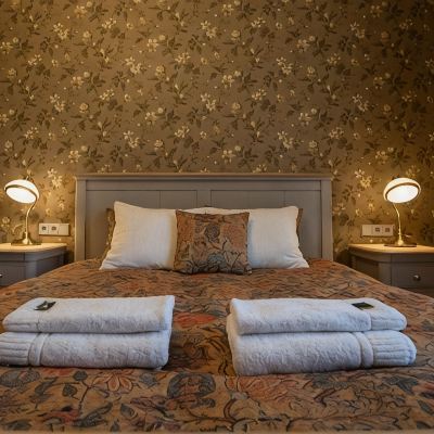 Two-Bedroom Apartment Boutique Apartments Roze Promo Code