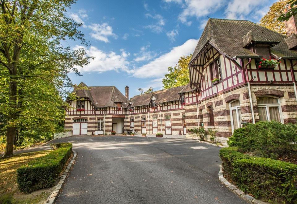Le Château de la Tour - Housity