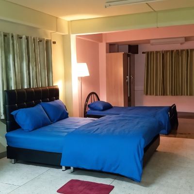 Large Room Non-Smoking Gate 14 Inn Promo Code