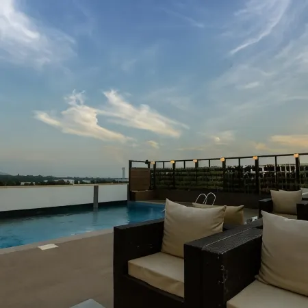 Roopa Elite