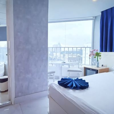 高級大床房（有窗） 皇后中心公寓飯店優惠