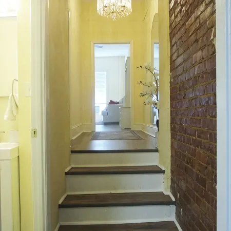 Spacious Downtown Frederick, 3 BR, Full Kitchen Off Street Parking Отели в г. Фредерик