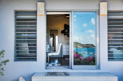STARLIGHT: GORGEOUS VIEWS OF THE BEACH, FORT BERKLEY & MONTSERRAT Hotels in 