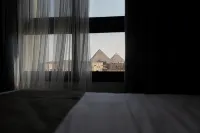 Pyramid Front Hotel