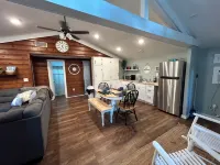St. Johns River Cabin (Pet Friendly)