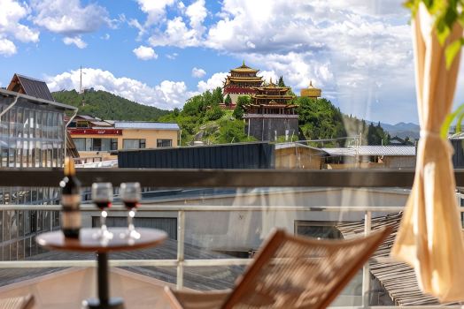 香格里拉瀚海詩宿・酸素供給観景影音リゾート(古城大仏寺転経筒)