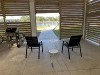 河畔配碼頭的2卧2衛度假屋，便於垂釣與放鬆，可攜寵！