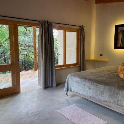 Luxury Double Room, 1 King Bed, Balcony, Garden View La Iguana Perdida - Hostel Promo Code