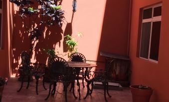 Hotel Meson Mariano Matamoros - Housity