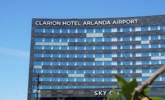 "a large black hotel building with the words "" clarion hotel arlanda airport "" on its side" at Clarion Hotel Arlanda Airport Terminal