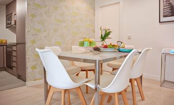 Feelathome Madrid Suites Apartments