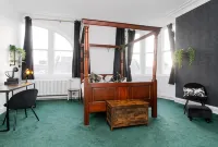 Carlton Hotel