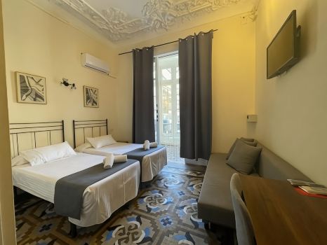 Hostal Balmes Centro