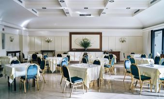 Ambassador Palace Hotel - Housity