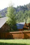 Dog-Friendly Fishing/Ski Log Home by River/Mountain – a Feeling of Old Ketchum
