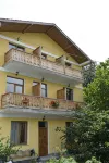 Verin Tun Hotel di 