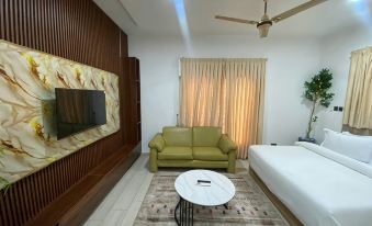 PLUS 33 HOTEL - Housity