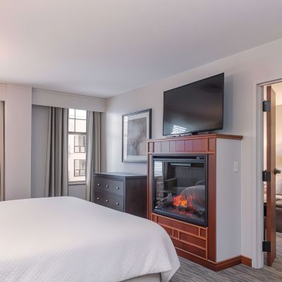 Suite-1 King Bed, Non-Smoking, Living Room, Fireplace, Whirlpool, Sofabed, 2 Flat Screen Tvs