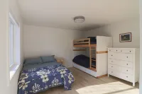 Lupine Lodge with Mountain Views