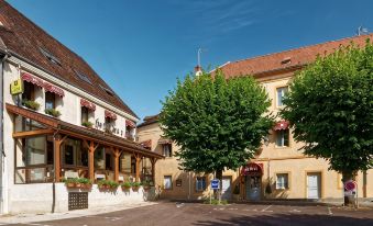 Logis Des Trois Maures - Housity