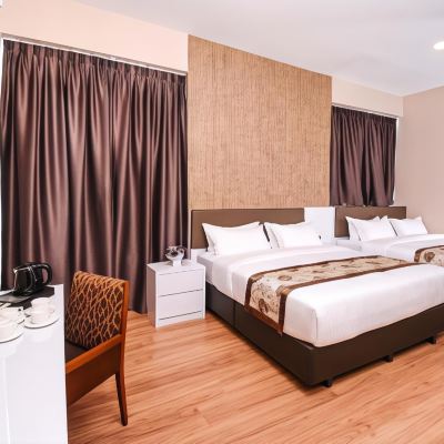 Bilik Kembar Mewah Kupon Hotel Holmes by Holmes Hotel