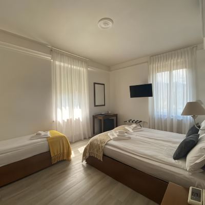 Standard Triple Room With Lake View Hotel La Fontana Promo Code