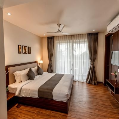 Queen Room with Balcony THE GREEN BOUTIQUE Promo Code