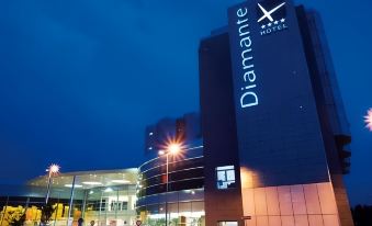 "a large building with a sign that reads "" diamant hotel "" prominently displayed on the front of the building" at Hotel Diamante