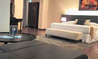 People's Hotel - Housity