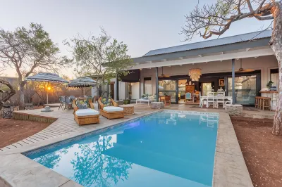 Safari Moon Luxury Bush Lodge Hotels in 