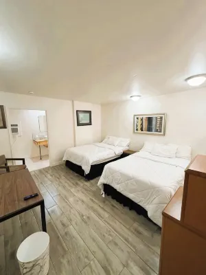 Sawmill Lodges Motel Hotels in 