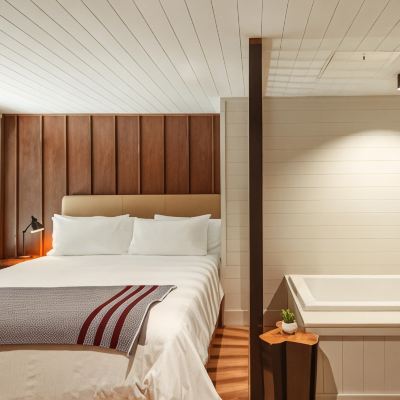 Majestic Glen With Soaking Tub Rocky Waters Motor Inn Promo Code