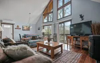 Cozy ski retreat on Shawnee mountain Pet friendly