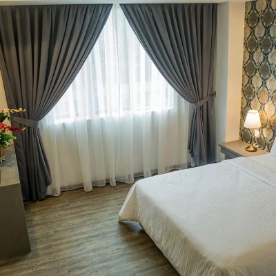 Deluxe Queen Room Qlassic Hotel Promo Code