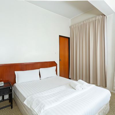 Bilik Katil Queen Size Deluxe Bebas Asap Kupon OYO 89619 De Choice Hotel