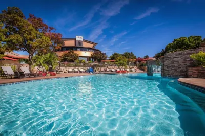 Lodge of Four Seasons Golf Resort, Marina & Spa Hotel a 