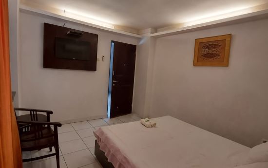 Hotel New Season