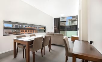 Melbourne CBD Central Apartment Hotel